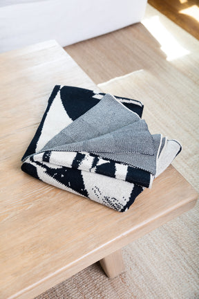 Patra Knitted Throw Blanket - Nero